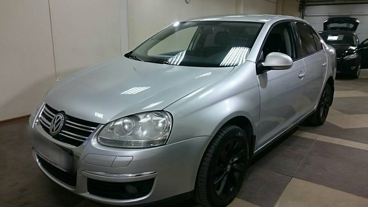 Volkswagen Jetta V 1.6 AT (102 л.с.) [2010]